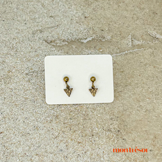 Triangle studs