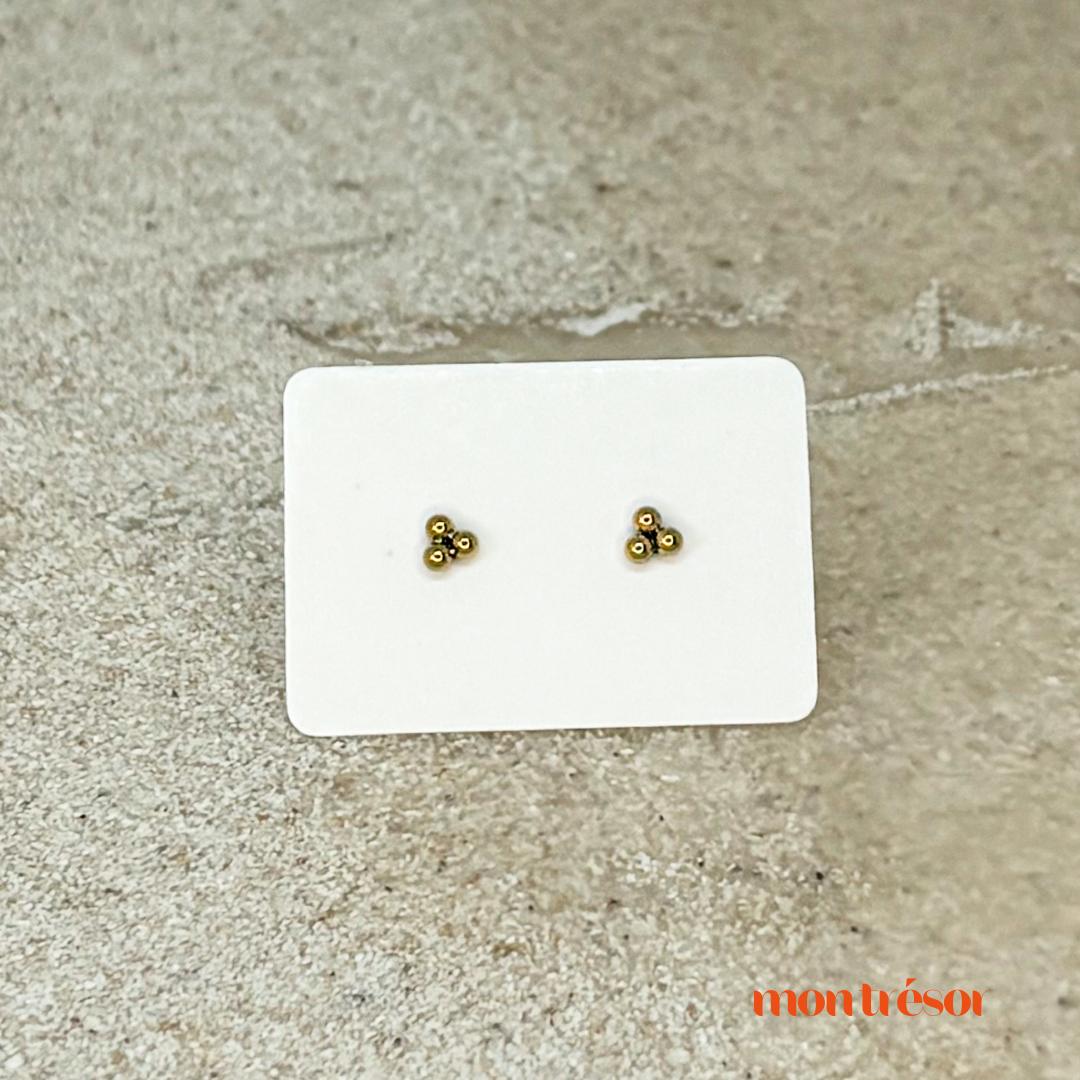 Three dots studs