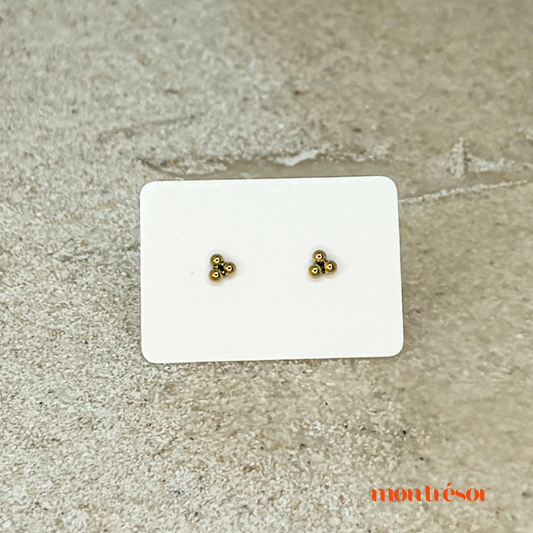 Three dots studs