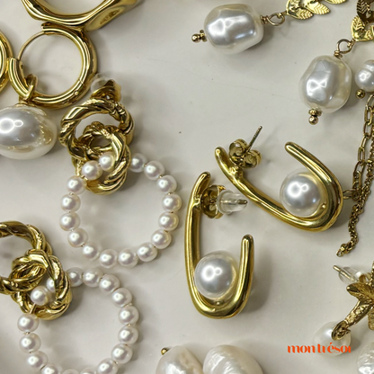 Leaves and pearl earrings