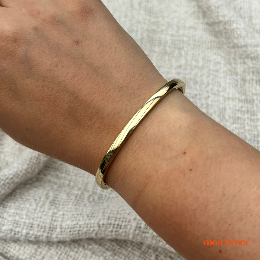 Thin stones bangle