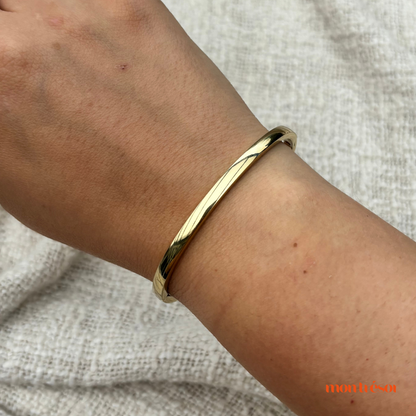 Thin stones bangle