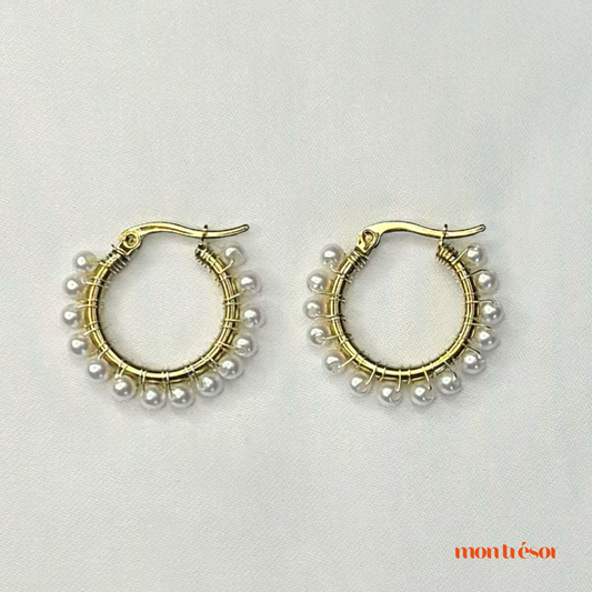Round earring with pearls