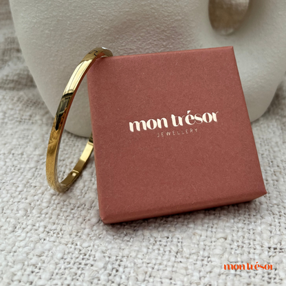 Thin stones bangle