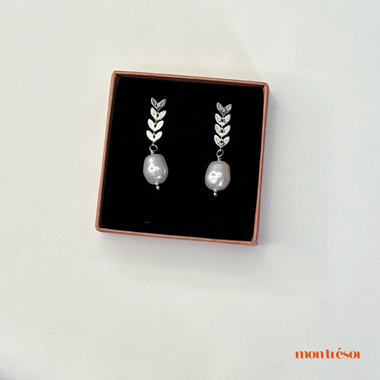 Leaves and pearl earrings