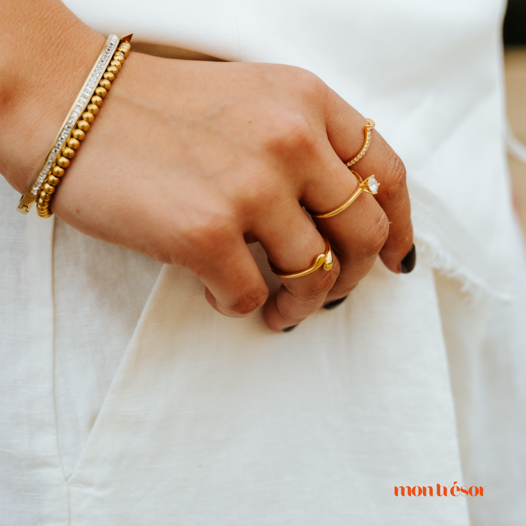Thin stones bangle