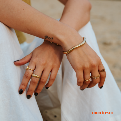 Croissant ring