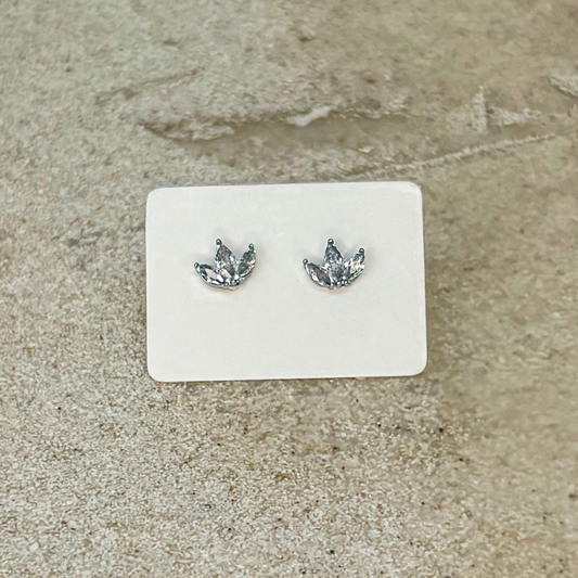 Half flower studs Zilver