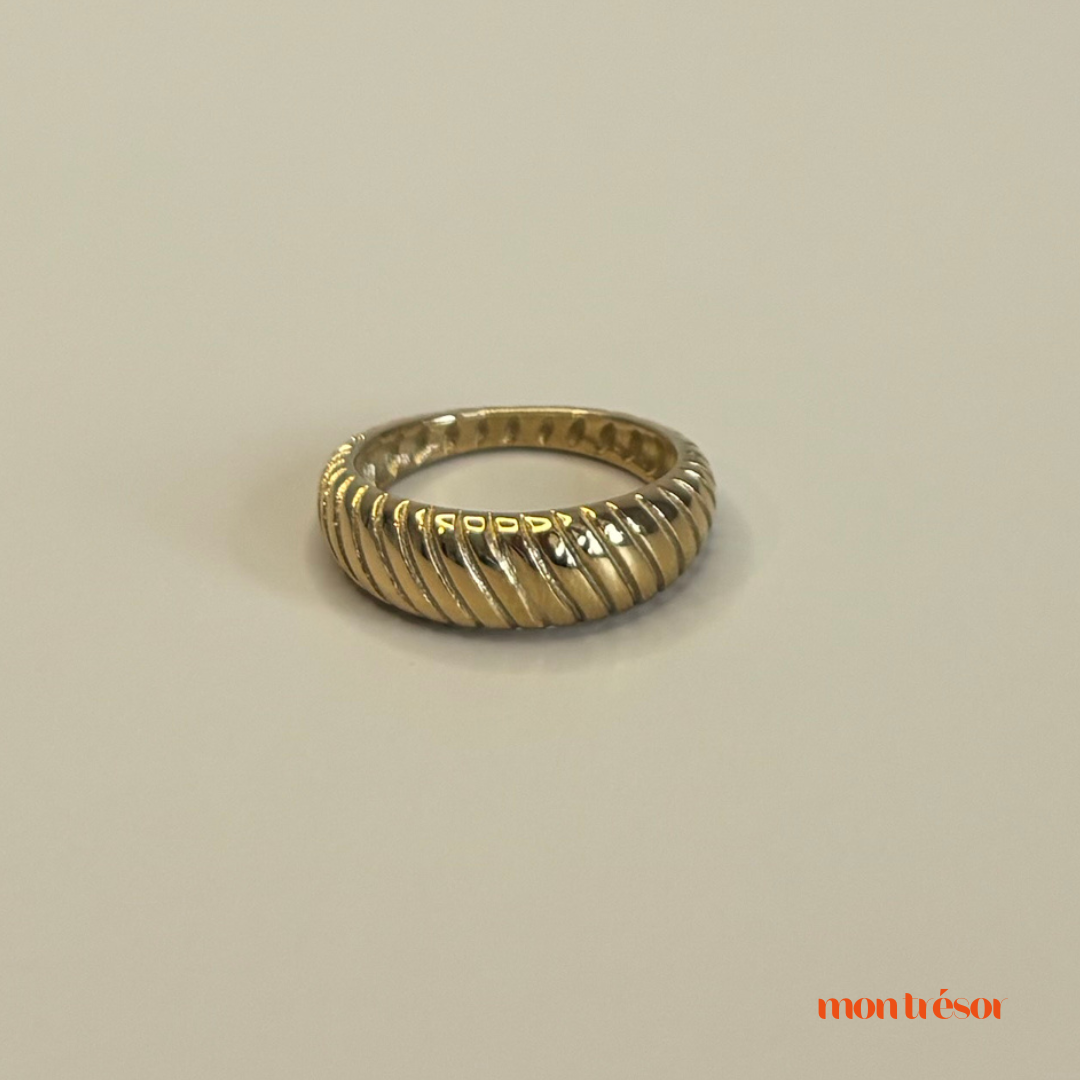 Croissant ring
