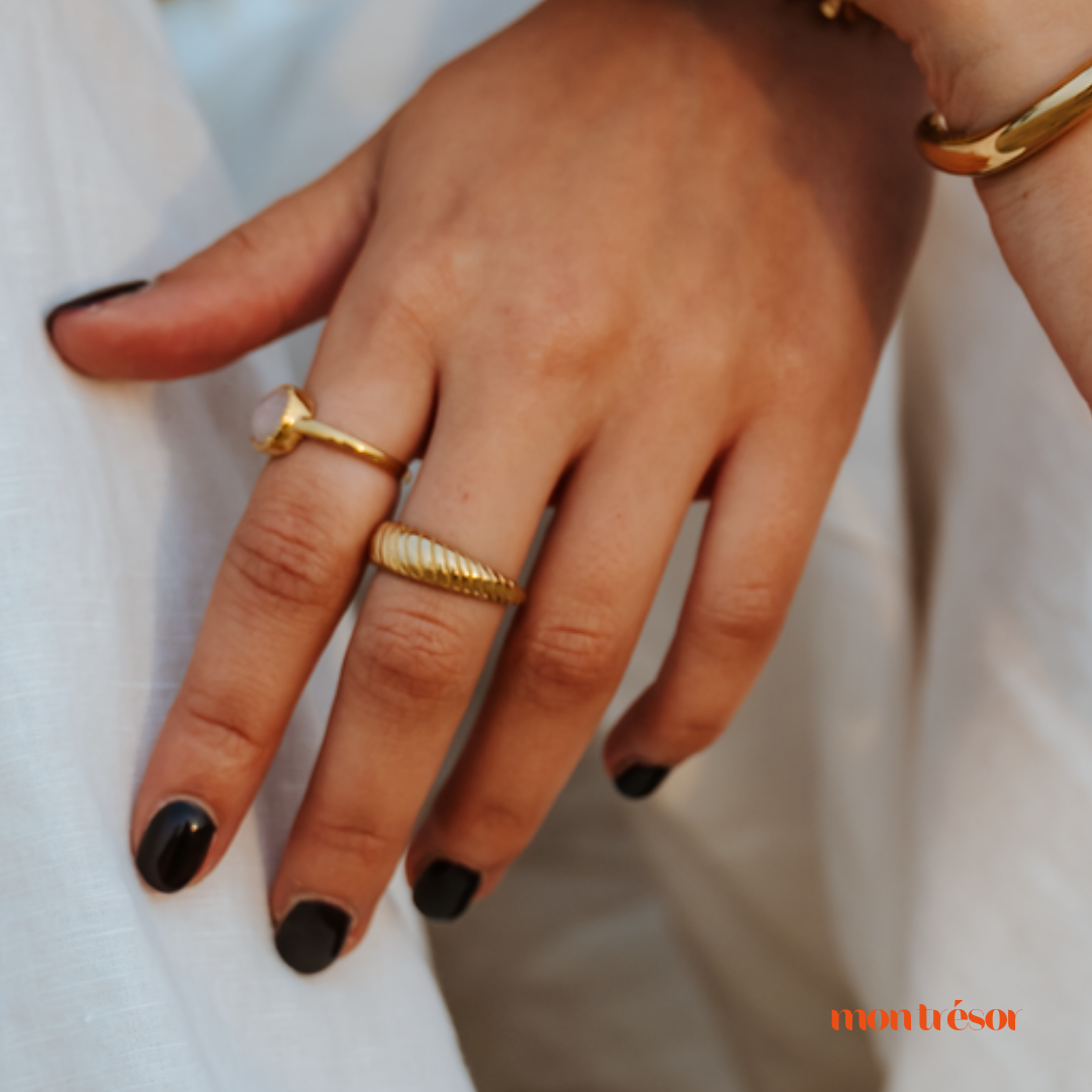 Croissant ring