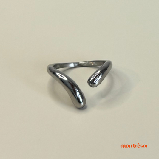 Simplicity rules ring Zilver