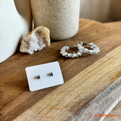 Three dots studs